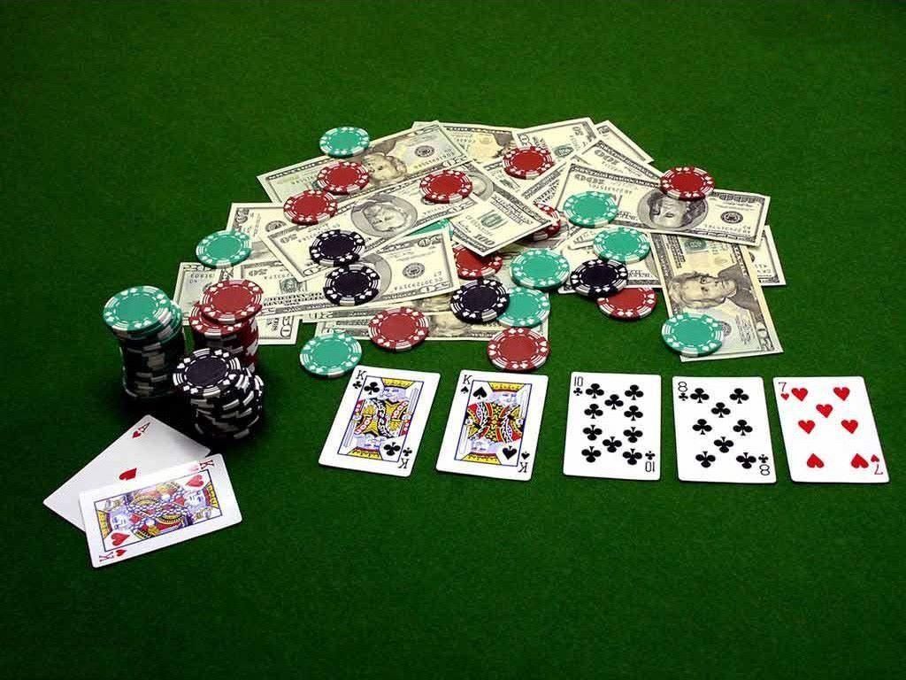 Какие стратегии и тактики можно использовать в покере?